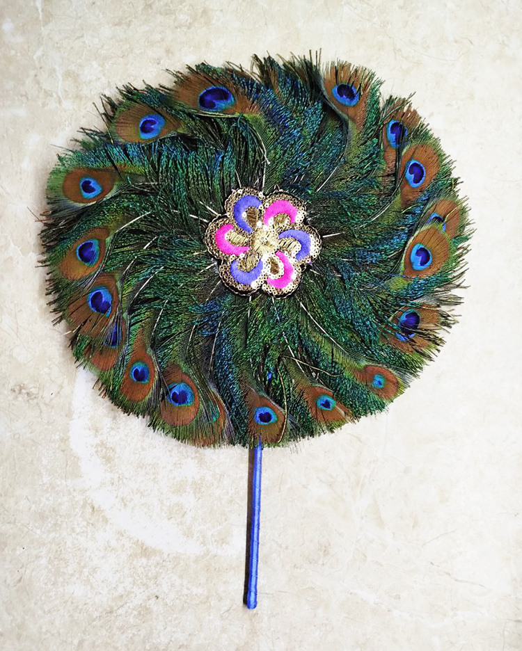 Віяло для пуджі з натуральних пір'їв павича Віяло для пуджі з натуральних пір'їв павича