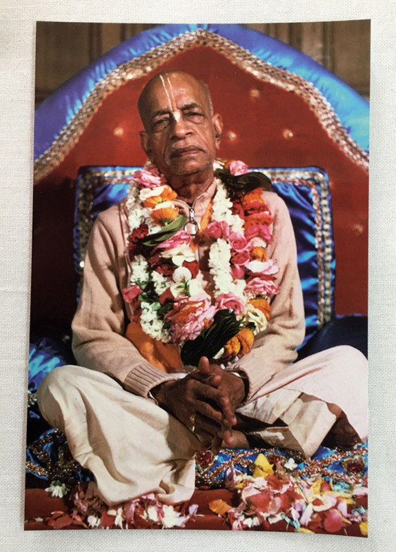 Prabhupada-na-vyasasane-foto-152