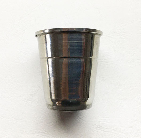 Скляночка з нержавіючої сталі для пропонування води та напоїв