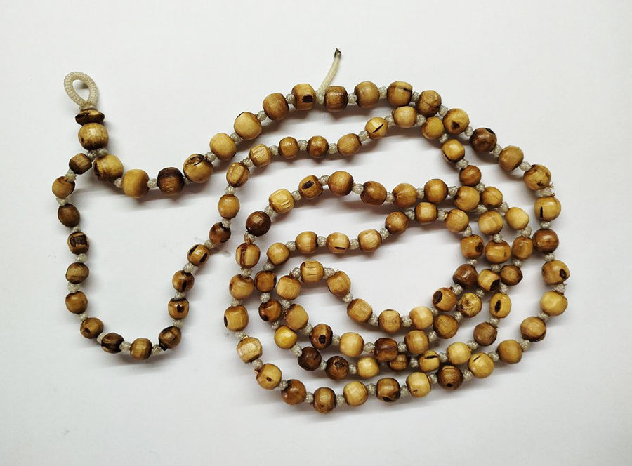 Вервиці Туласі просочені в кунжутній олії. 108 намистин