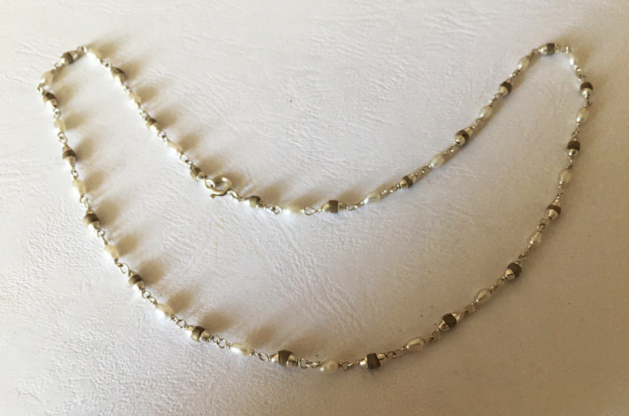 Кантхi-мала з насічками у сріблі з перлами